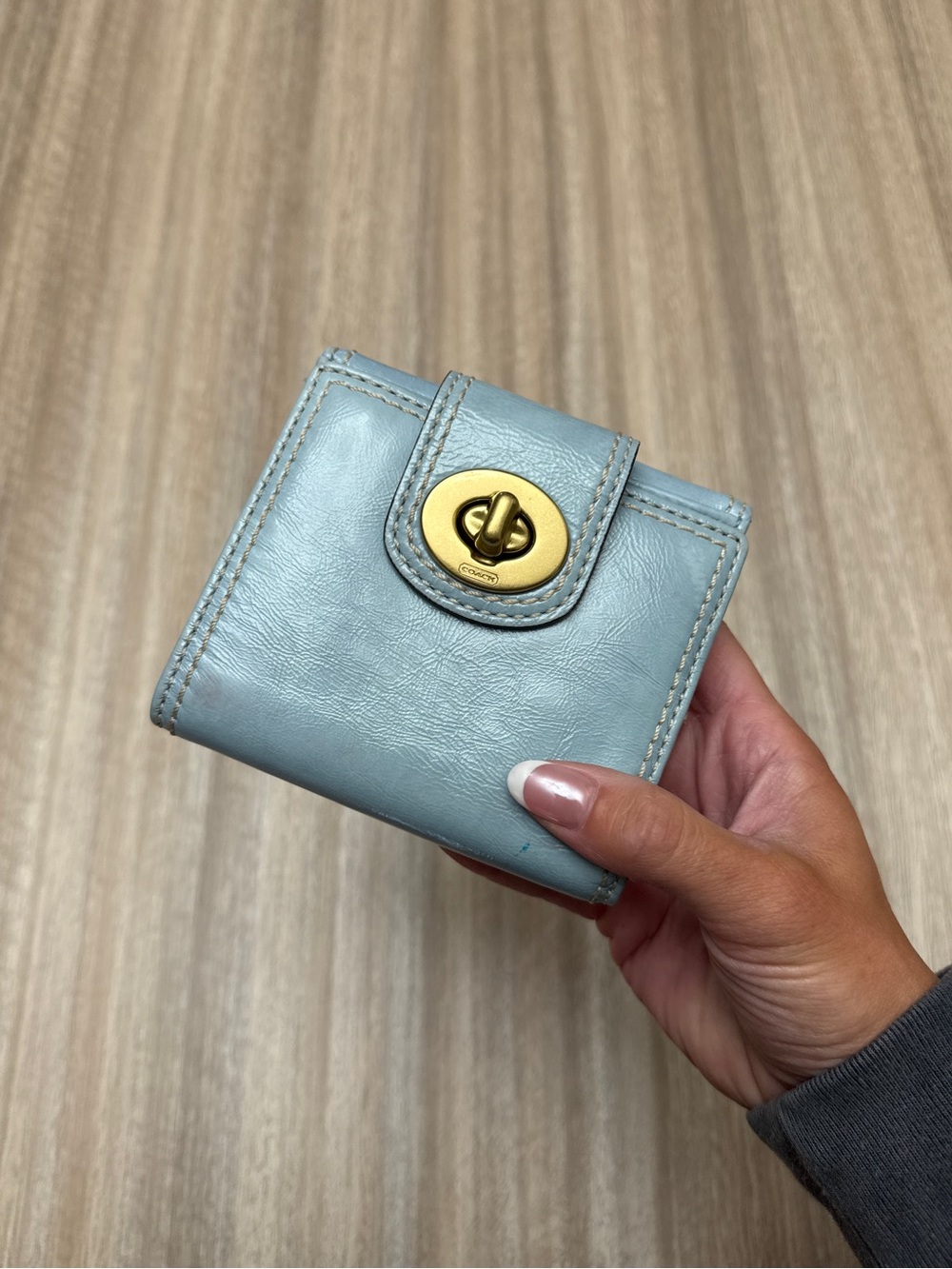 Coach Hamptons Y2K Vintage Turn Lock Light Blue Leather Wallet